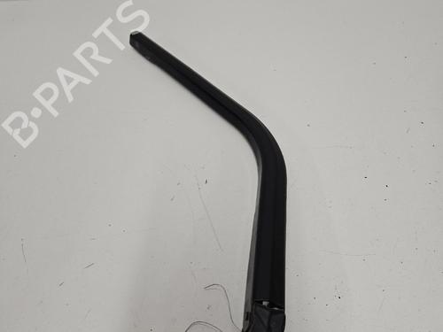 Used Rear windshield wiper arm Rear windshield wiper arm 38531728 38531728