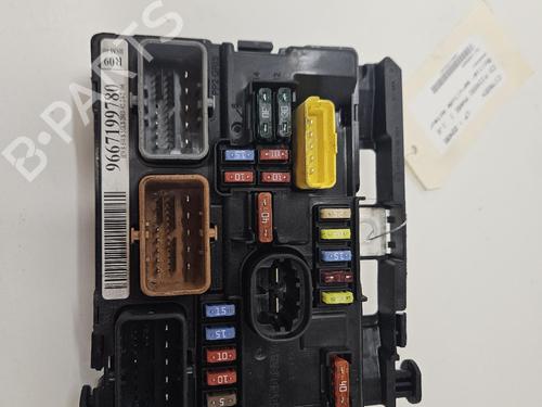 Fuse box CITROËN C3 Picasso (SH_) 1.6 HDI 90 | BP38080311E1 - Image 3