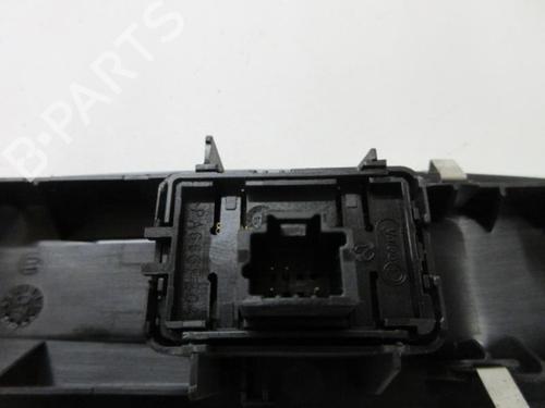 Used Right front window switch Right front window switch RENAULT LAGUNA III (BT0/1) 2.0 dCi (BT01, BT08, BT09, BT0E, BT0K, BT12, BT1C, BT1D,... (150 hp) 20900524 20900524