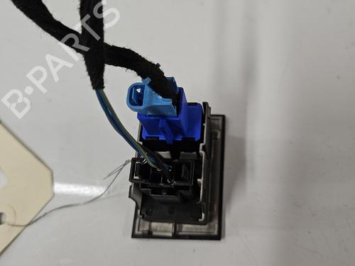 warning-switch-vw-golf-vii-5g1-bq1-be1-be2-2012-2013-2014-2015-2016-2017-2018-2019-2020-2021-40290153 main image