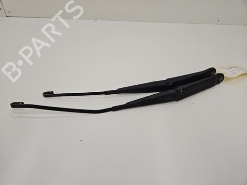 Used Front windshield wiper arm FIAT PUNTO (188_) 1.2 60 (188.030, .050, .130, .150, .230, .250) (60 hp) 31243637