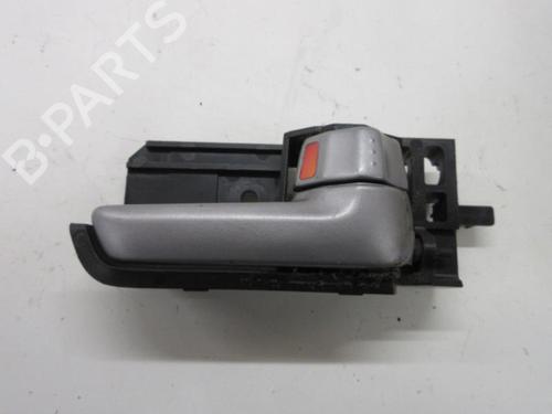 Høyre foran invendig håndtak SUZUKI SWIFT III (MZ, EZ) 1.3 DDiS (RS413D) (69 hp) 20895019