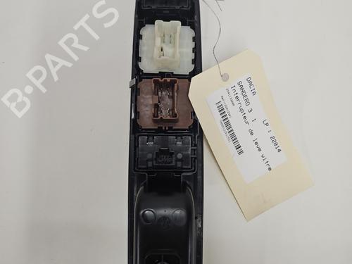 Used Left front window switch Left front window switch DACIA SANDERO III 1.0 TCe 90 (91 hp) 32870778 32870778