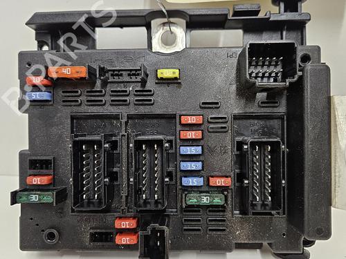 Used Fuse box Fuse box 37708302 37708302