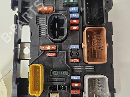 Used Fuse box Fuse box 37007568 37007568