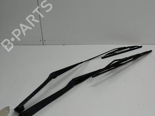 Used Front windshield wiper arm NISSAN JUKE (F15) 1.5 dCi (110 hp) 20905277
