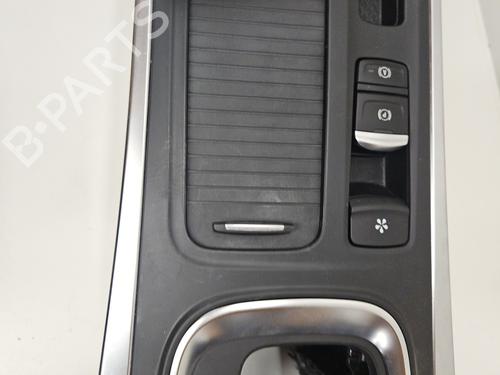 Armrest / Center console RENAULT MEGANE IV Hatchback (B9A/M/N_) 1.5 Blue dCi 115 (B9A6) | BP31378850I20