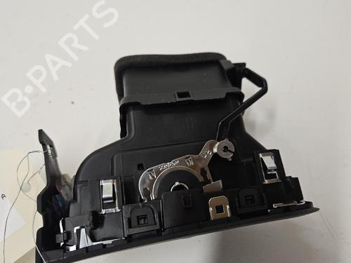 air-vent-renault-megane-iv-hatchback-b9amn_-2015-36571798 main image
