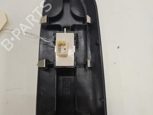 right-front-window-switch-fiat-500x-334_-2014-25216108 main image