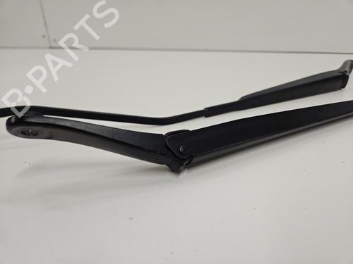 Used Front windshield wiper arm Front windshield wiper arm RENAULT LAGUNA Coupe (DT0/1) 2.0 dCi (DT01, DT08, DT09, DT0K, DT12, DT1C, DT1D, DT1M,... (150 hp) 33565728 33565728