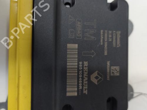 Used ECU airbags RENAULT CLIO V (B7_) 1.0 SCe 65 (B7MR) (65 hp) 20907577