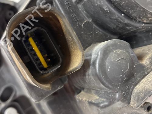 Used Right headlight Right headlight PEUGEOT 5008 (0U_, 0E_) 1.6 HDi (112 hp) 34047804 34047804