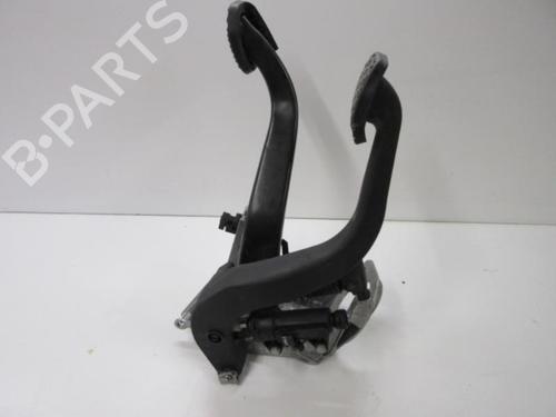 Used Pedal Pedal BMW 1 (E81) 118 d (143 hp) 20889852 20889852