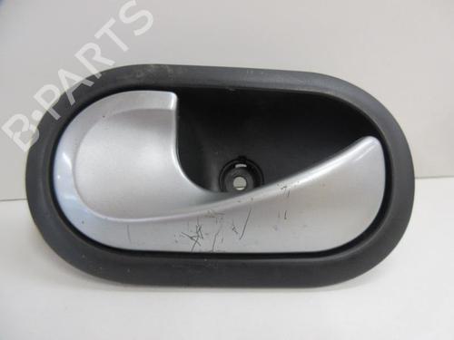 Venstre foran invendig håndtak RENAULT CLIO III Grandtour (KR0/1_) 1.5 dCi (KR0F) (86 hp) 22106453