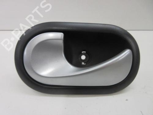 Venstre bak invendig håndtak RENAULT CLIO III (BR0/1, CR0/1) 1.5 dCi (C/BR0G, C/BR1G) (68 hp) 22107064