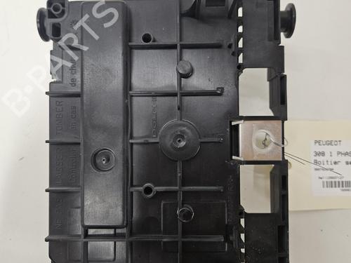 Used Fuse box Fuse box 37672019 37672019