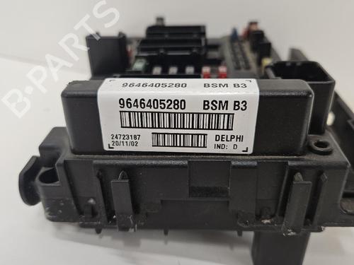Used Fuse box Fuse box 37672035 37672035
