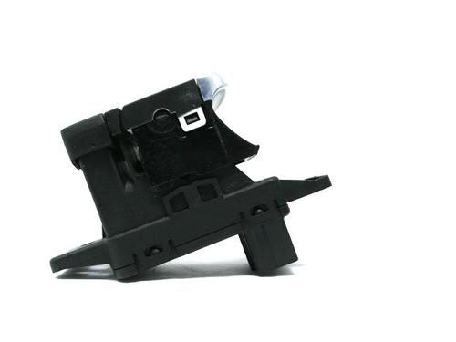 switch-renault-kadjar-ha_-hl_-2015-32727063 main image