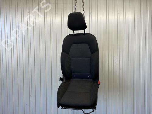 Used Right front seat RENAULT CLIO V (B7_) 1.5 Blue dCi 85 (B7AG) (86 hp) 26688466