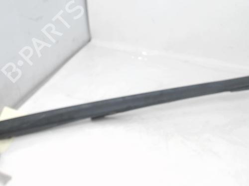 Used Front windshield wiper arm SEAT LEON (1P1) 1.9 TDI (105 hp) 20916764