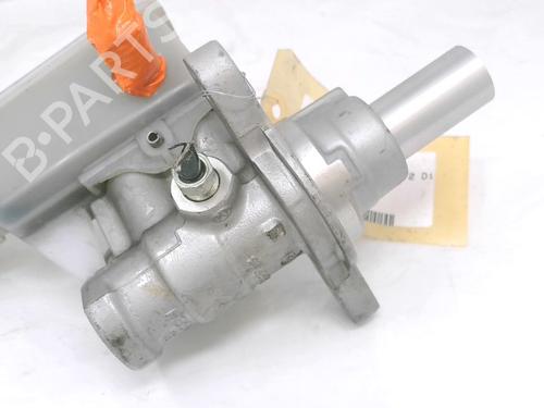 Used Brake master cylinder Brake master cylinder 37202726 37202726