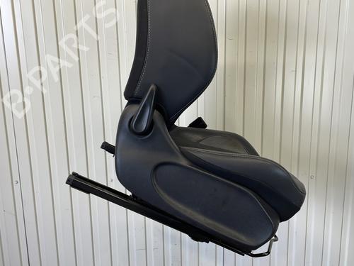 Right front seat PEUGEOT 2008 I (CU_) 1.2 THP 110 / PureTech 110 | BP30396760C16 - Image 8