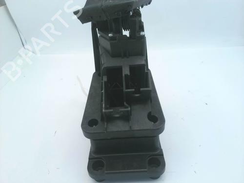 Selector da caixa Selector da caixa PEUGEOT 3008 II SUV (MC_, MR_, MJ_, M4_) 1.2 THP/ PureTech 130 (MRHNSM, MRHNSU, MRHNSJ, MRHNYW,... (131 hp) 29071758 29071758