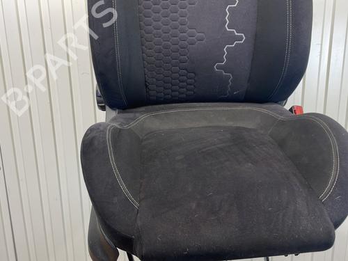 right-front-seat-fiat-punto-199_-2012-30683201 main image