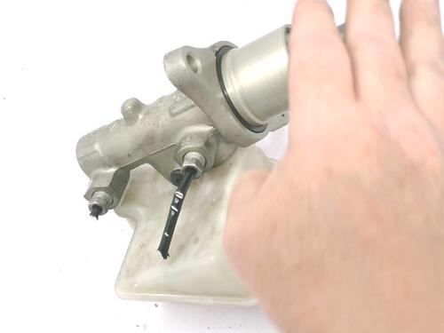 Brake master cylinder FORD FOCUS C-MAX (DM2) 1.6 TDCi | BP39582082M77 - Image 4