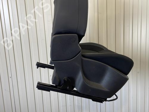 Right front seat RENAULT CLIO IV Grandtour (KH_) 1.5 dCi 90 (KHN3, KHN4) | BP29287950C16