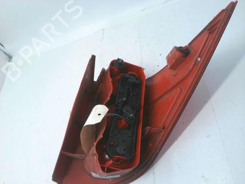 left-taillight-peugeot-1007-km_-2005-32746928 main image