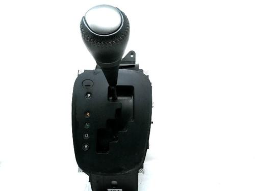 Used Gear lever TOYOTA YARIS (_P13_) 1.5 Hybrid (NHP130_, NHP130) (101 hp) 29599967