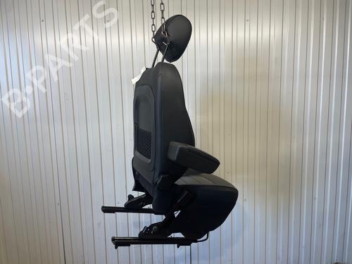 Left front seat RENAULT CAPTUR I (J5_, H5_) 1.2 TCe 120 | BP35993920C15 - Image 3
