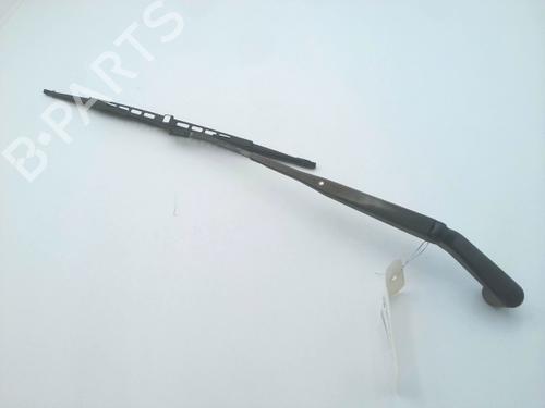 Used Front windshield wiper arm TOYOTA LAND CRUISER Hardtop (_J7_) 2.4 TD (LJ70_, LJ70R) (90 hp) 27617905