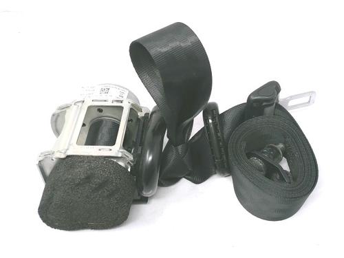 rear-right-seatbelt-fiat-500x-334_-2014-39171220 main image