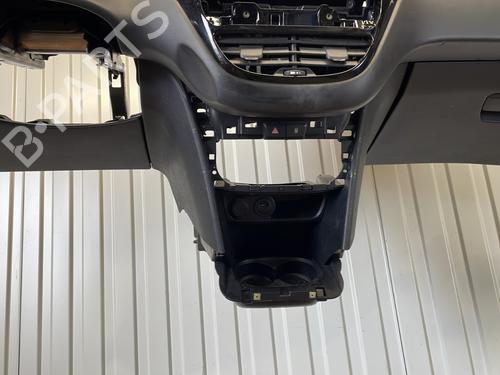 Used Dashboard Dashboard PEUGEOT 208 I (CA_, CC_) 1.2 PureTech 82 (82 hp) 25031604 25031604