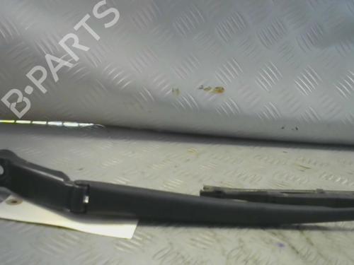 Used Front windshield wiper arm TOYOTA YARIS (_P9_) 1.4 D-4D (NLP90_, NLP90R) (90 hp) 20913486