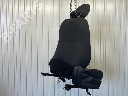 Used Right front seat Right front seat TOYOTA YARIS (_P13_) 1.5 Hybrid (NHP130_, NHP130) (101 hp) 29599957 29599957