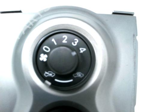 Used Climate control Climate control TOYOTA YARIS (_P9_) 1.4 D-4D (NLP90_, NLP90R) (90 hp) 32984113 32984113