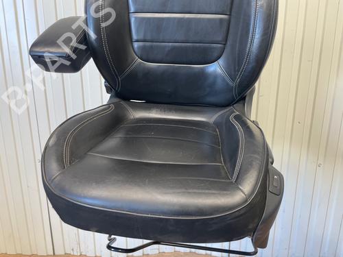 Left front seat RENAULT CAPTUR I (J5_, H5_) 1.2 TCe 120 | BP35993920C15 - Image 2