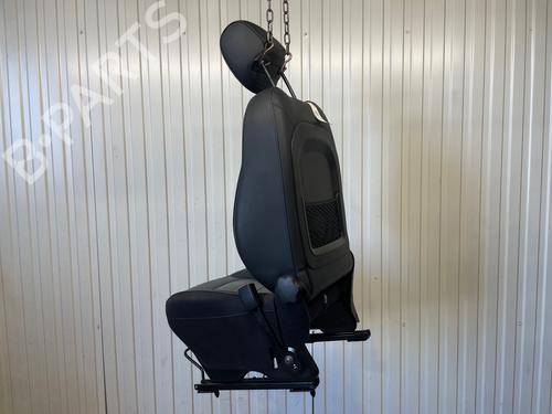 Right front seat RENAULT CAPTUR I (J5_, H5_) 1.2 TCe 120 | BP35993919C16 - Image 3