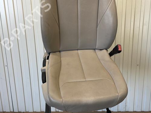 Used Right front seat Right front seat BMW 3 Touring (F31) 318 d (143 hp) 26688411 26688411