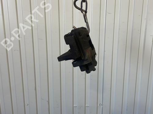 Used Right front brake caliper Right front brake caliper TOYOTA YARIS (_P13_) 1.5 Hybrid (NHP130_, NHP130) (101 hp) 30851883 30851883