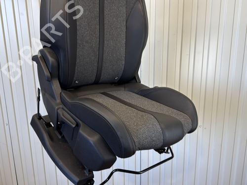 Used Right front seat Right front seat PEUGEOT 3008 II SUV (MC_, MR_, MJ_, M4_) 1.2 THP/ PureTech 130 (MRHNSM, MRHNSU, MRHNSJ, MRHNYW,... (131 hp) 29071742 29071742