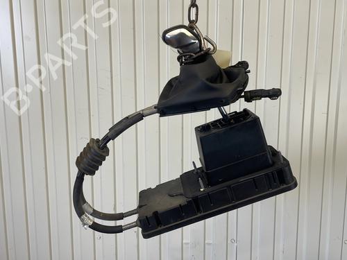 Used Gear lever PEUGEOT 308 II (LB_, LP_, LW_, LH_, L3_) 1.6 HDi / BlueHDi 115 (115 hp) 28668774
