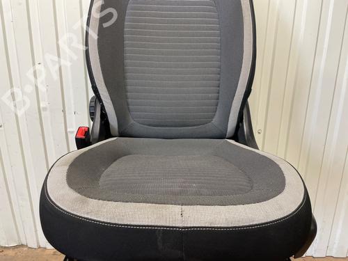 Right front seat RENAULT TWINGO III (BCM_, BCA_) 1.0 SCe 70 | BP39463967C16 - Image 3