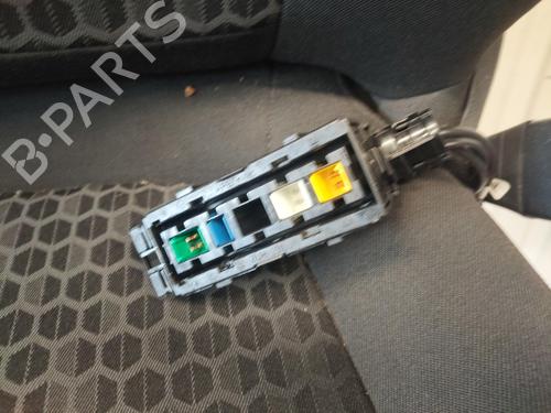 Sæde højre fortil Sæde højre fortil OPEL CORSA E (X15) 1.3 CDTI (08, 68) (75 hp) 39487422 39487422