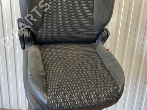 Right front seat CITROËN C3 Picasso (SH_) 1.4 VTi 95 (SH8FSC, SH8FP0, SH8FP6) | BP26930963C16 - Image 3