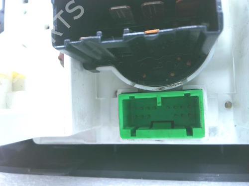 Used Climate control Climate control SUZUKI SWIFT III (MZ, EZ) 1.3 4x4 (RS 413, ZD11S) (92 hp) 20911867 20911867