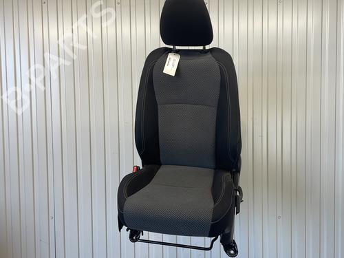 Used Left front seat Left front seat TOYOTA YARIS (_P13_) 1.5 Hybrid (NHP130_, NHP130) (101 hp) 29599958 29599958